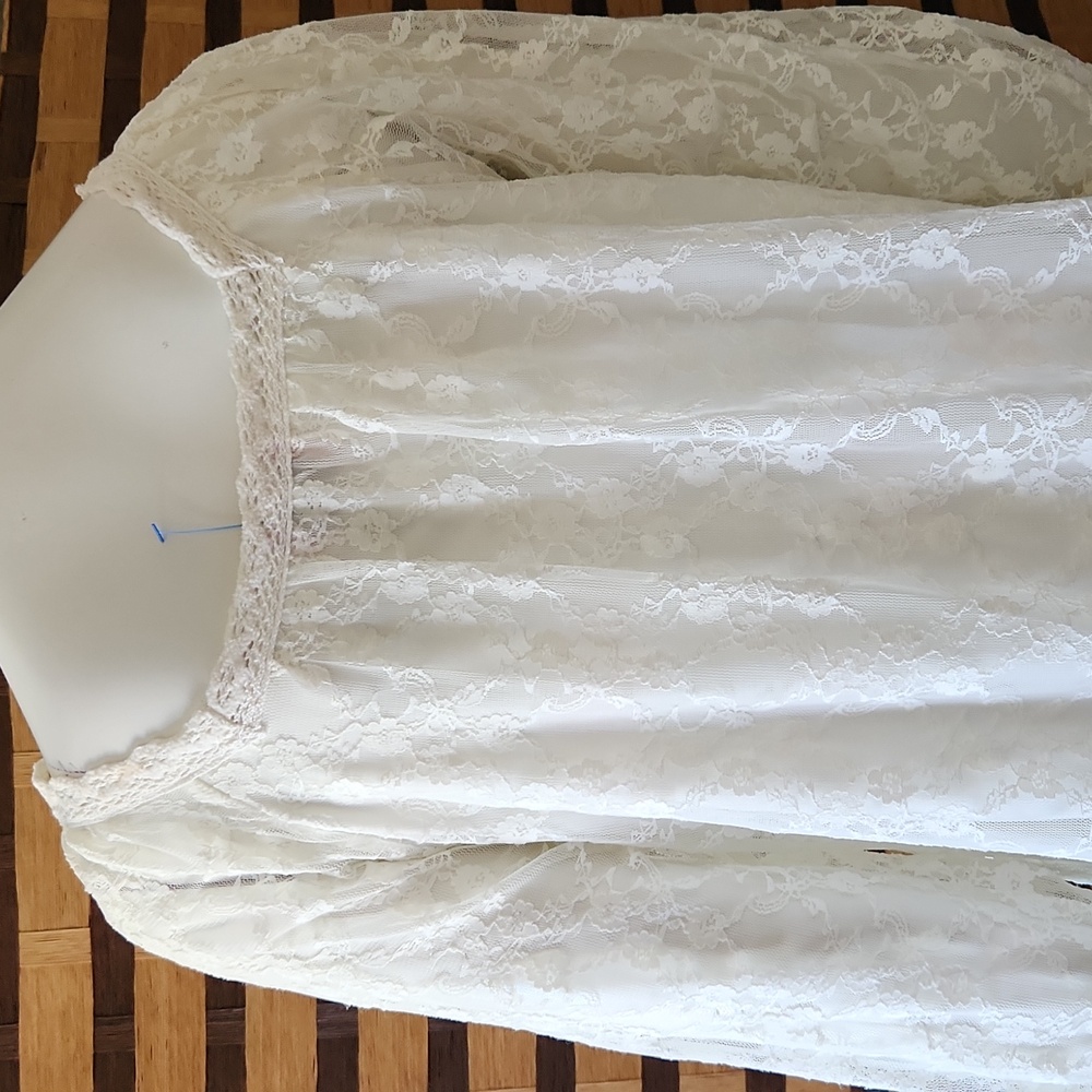 V Cristina lace overlay top - Picture 8 of 9